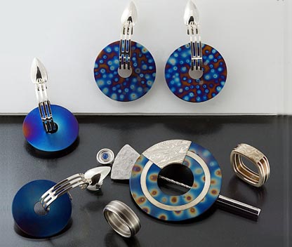 Titanium jewels: rings, earrings and brooches